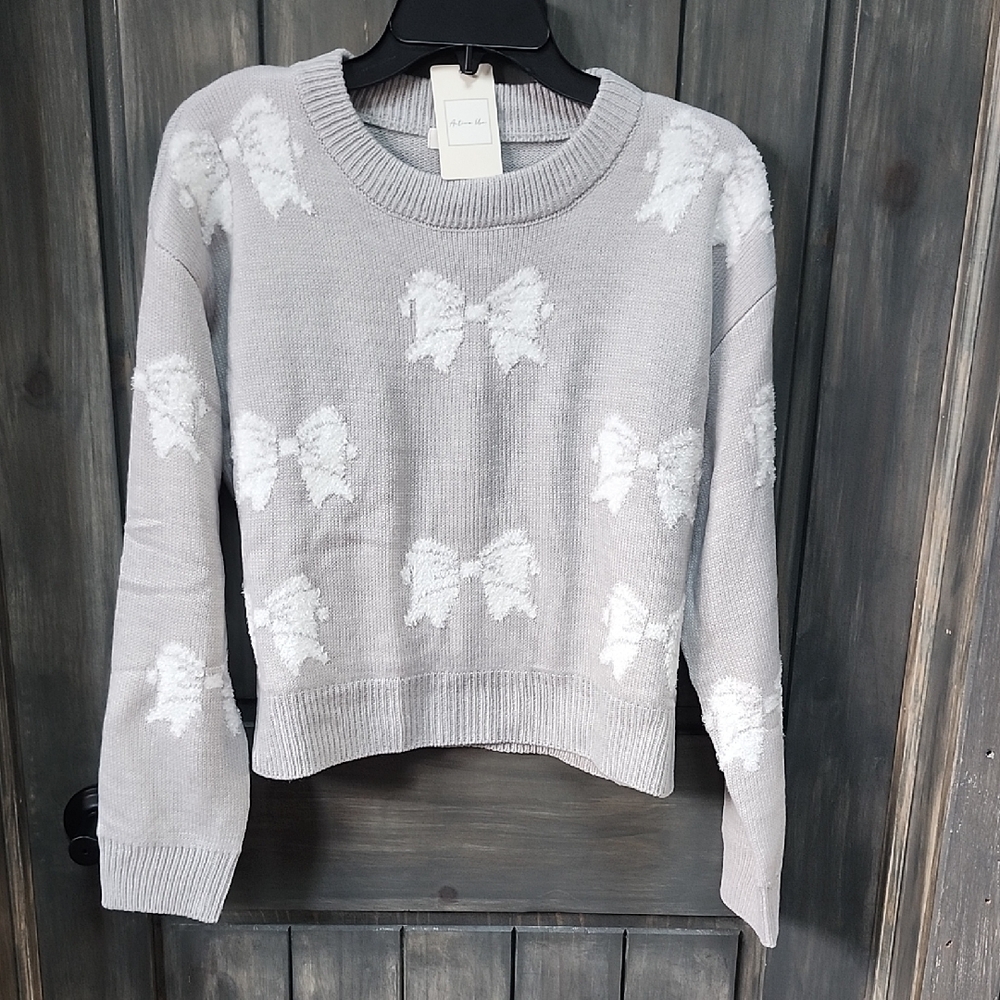Active USA Gray and White Crew Neck Sweater with Bow Pattern